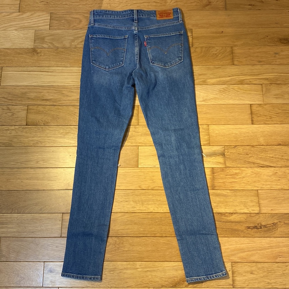 Levi’s 721 high rise skinny jeans ripped knees in medium wash size 26 - Picture 5 of 13